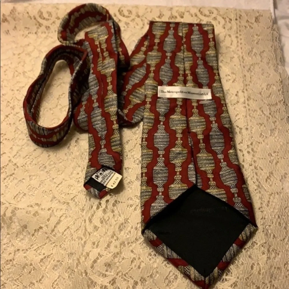 Metropolitan Museum Tie With Tags